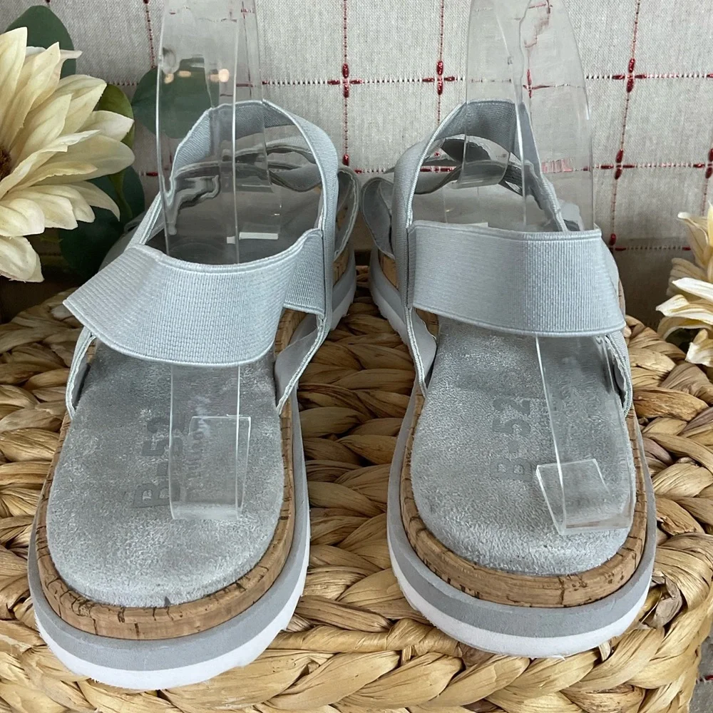 B-52 Bullboxer “Primm” Sandals Light Grey Strappy Open Toe Sz 10 Stretchy Fit - Picture 3 of 7
